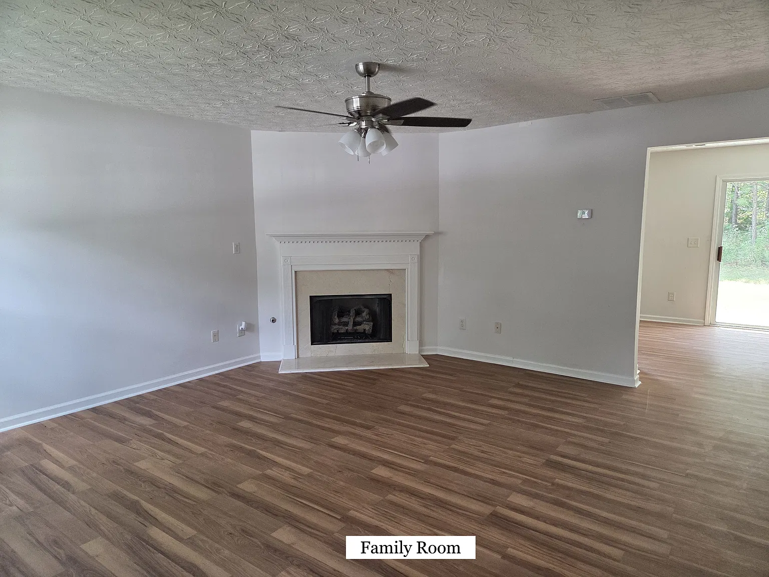 3 bed, 2.5 bath, 1550 sqft, $2,499 — Photo 4