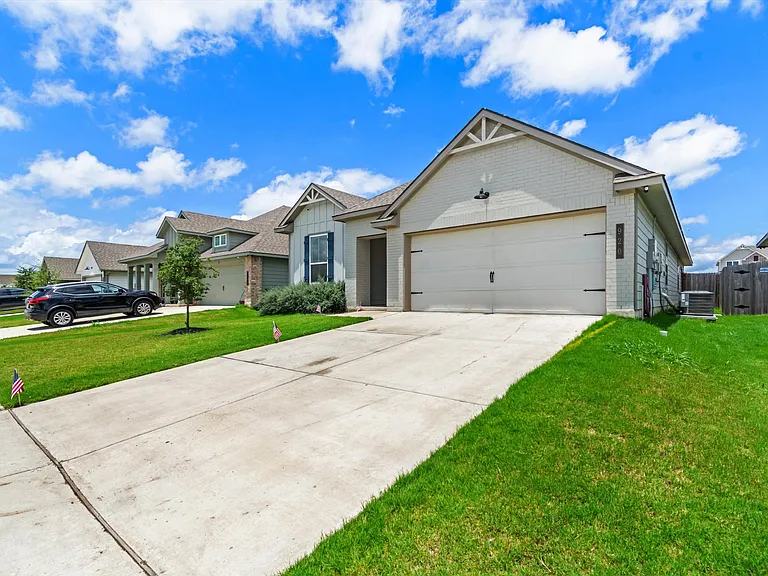920 James Parker Cir — Photo 2