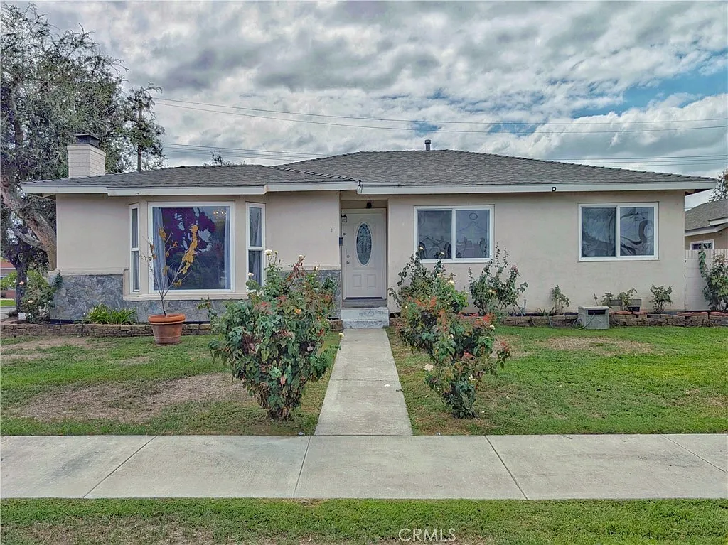 3 bed, 1755 sqft, $4,100 — Photo 1