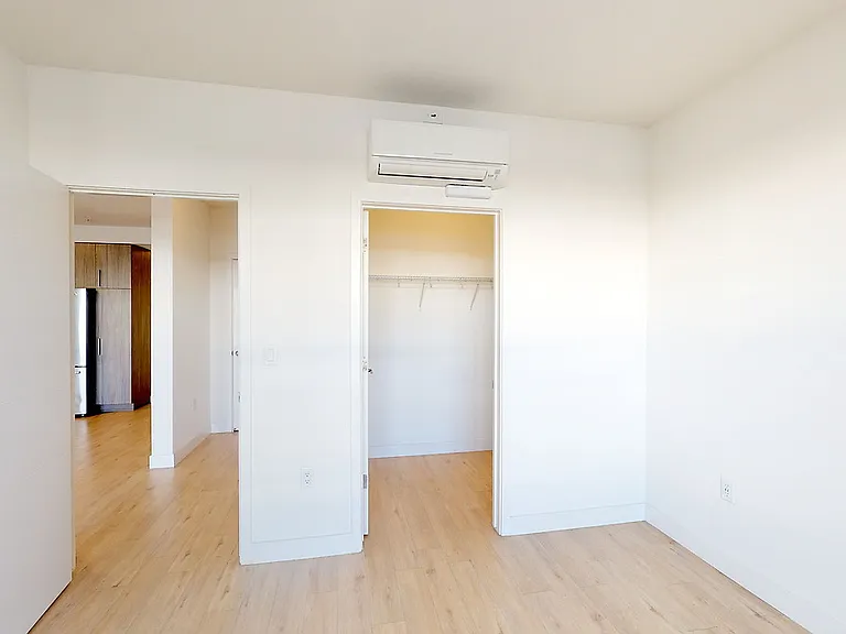 777 Hamilton — Photo 18