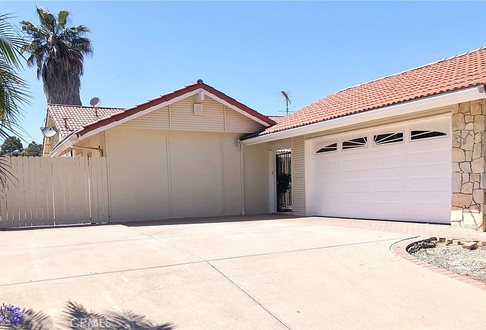1st image of 615 Avenida Vaquero