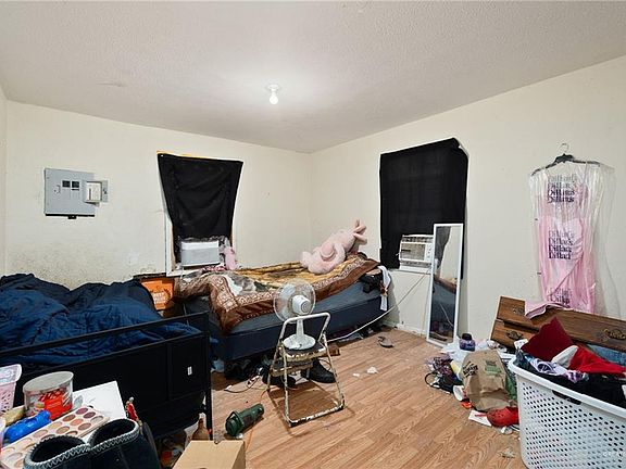 5th image of 225 W Dicker Dr