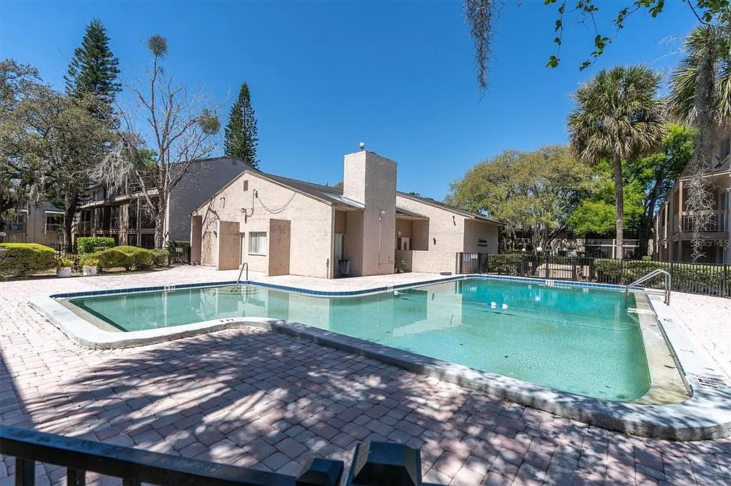 2 bed, 1.5 bath, 1074 sqft, $1,600 — Photo 3