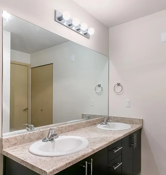 Taylor Creek Apartments — Photo 17