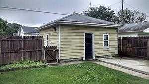 Detached garage