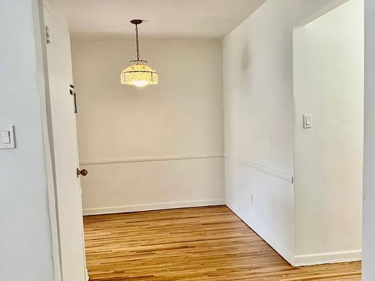 31-14 71st St #2 — Photo 8