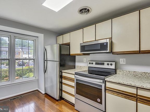 3rd image of 20508 Strath Haven Dr