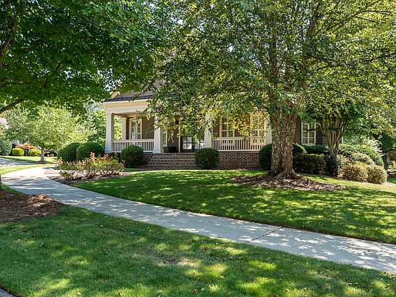 3rd image of 914 Village Greene NW