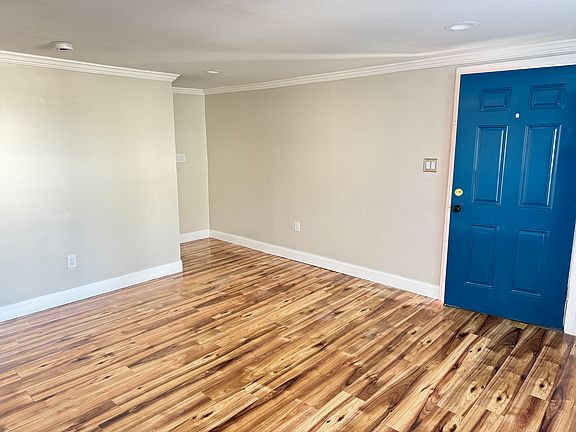 5th image of 610 Laurelton Blvd #1
