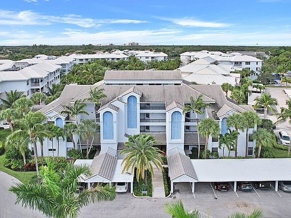2nd image of 112 Bay Colony Dr N