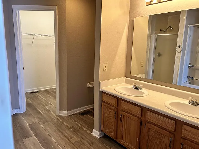 4019 Highland Dr — Photo 8