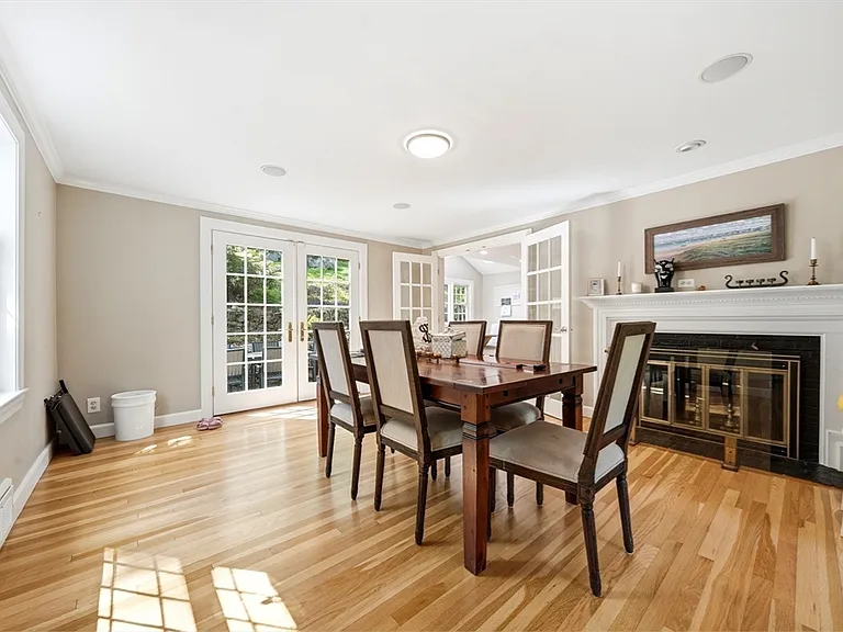 17 Hawthorne Ln — Photo 8
