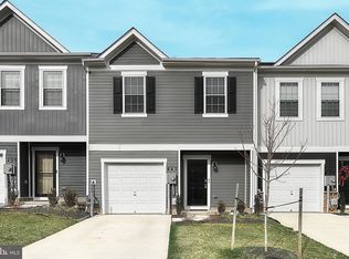 445 Locust Run Dr, York, PA 17404