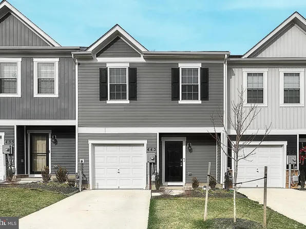 445 Locust Run Dr, York, PA 17404