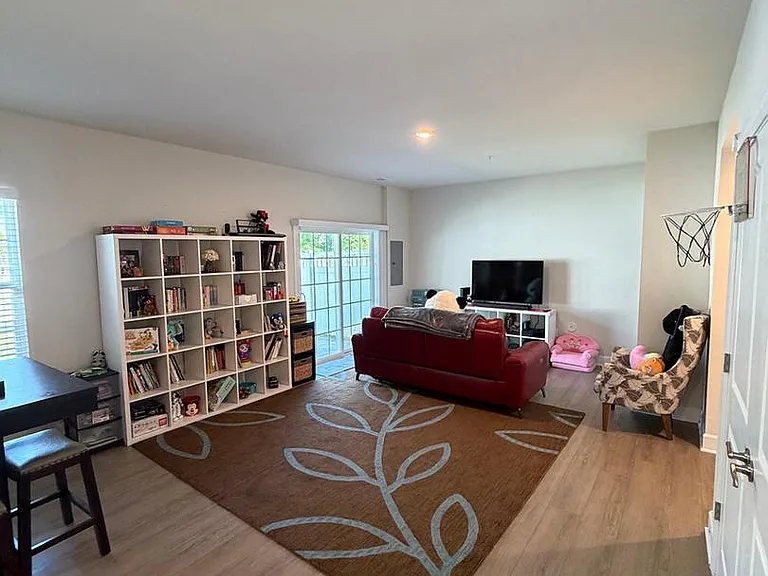 10802 Foxtrot Cir — Photo 25