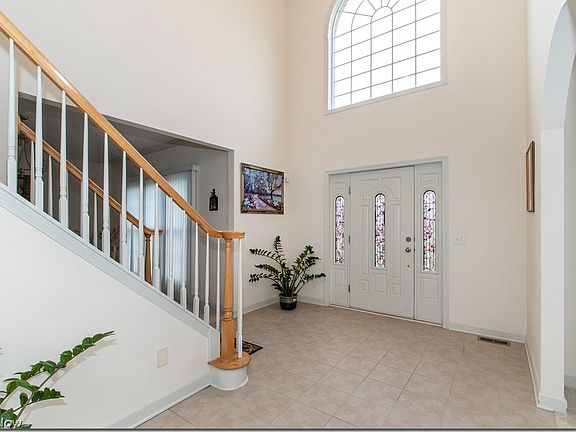 3rd image of 8987 Chinaberry Cir N