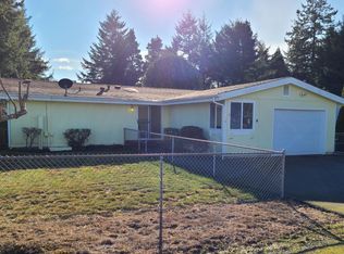 1116 4th St NE, Bandon, OR 97411