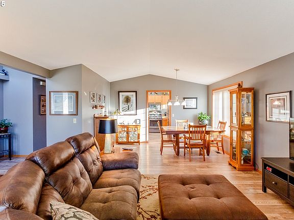 4th image of 8903 NE 28th Ave