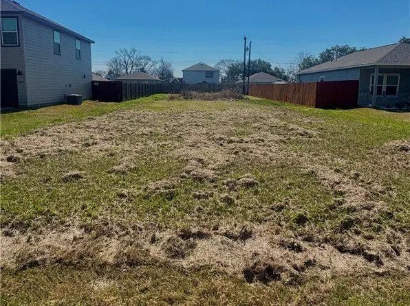 2904 5th St, Bay City, TX 77414