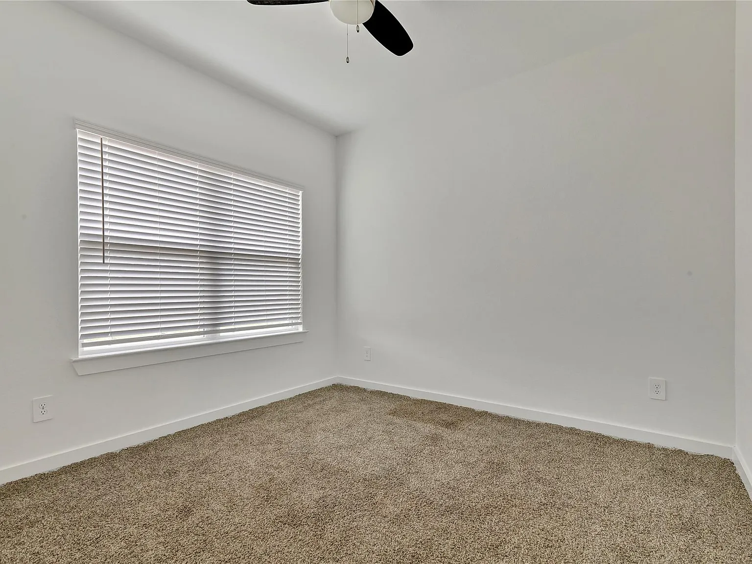 4 bed, 3.0 bath, 2297 sqft, $2,700 — Photo 3