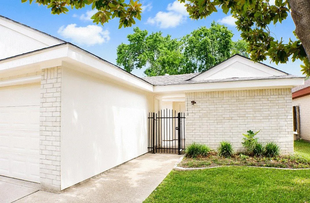 3 bed, 2.0 bath, 1704 sqft, $1,900 — Photo 2