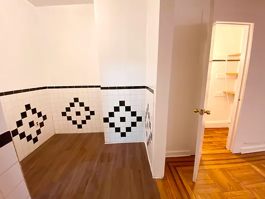 Rented by Amorelli Realty | media 20