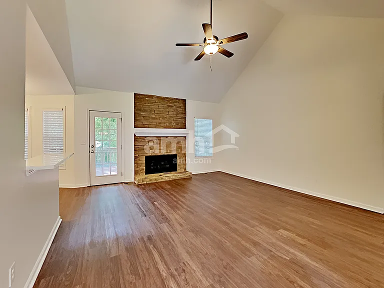 80 Lloyd Dr — Photo 9