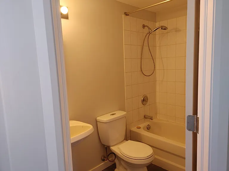 104 Mississaga St W #1 — Photo 8