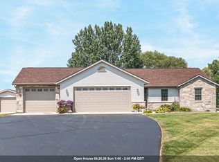 206 Donovan Cir, Rosendale, WI 54974