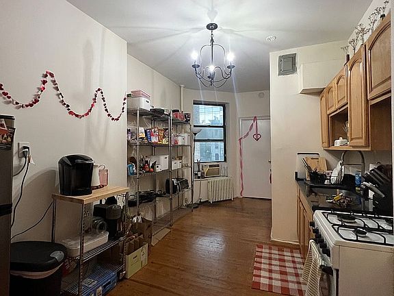 2nd image of 317 10th Ave #Loft6