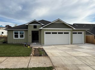 3366 Viewpoint Dr, Medford, OR 97504