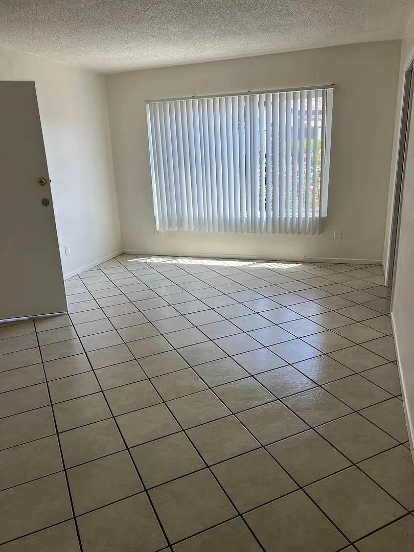 2 bed, 1.0 bath, 750 sqft, $2,289 — Photo 3