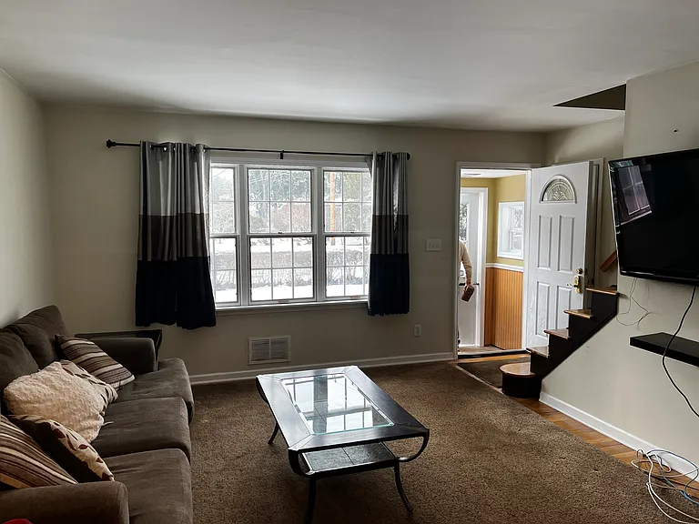 97 Locust Park — Photo 1