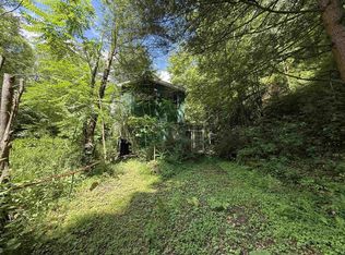 1528 Coco Rd, Elkview, WV 25071
