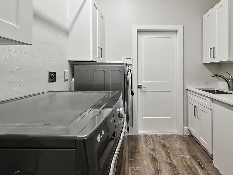 4231 Crayton Rd — Photo 34