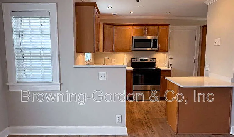 328 E Thompson Ln — Photo 10
