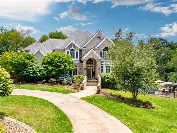 116 Windwood Heights Dr, Cranberry Township, PA 16066