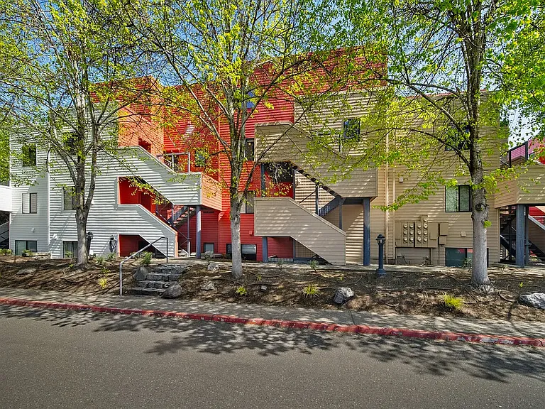 910 NW Naito Pkwy #I19 — Photo 13