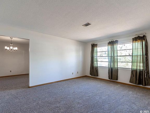 5th image of 3461 NW 35th Pl