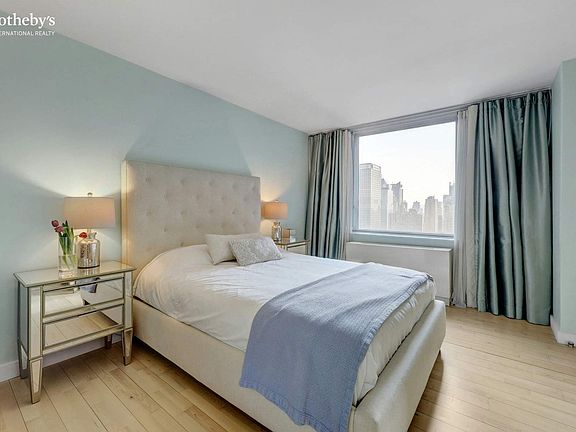 5th image of 322 W 57th St APT 51Q