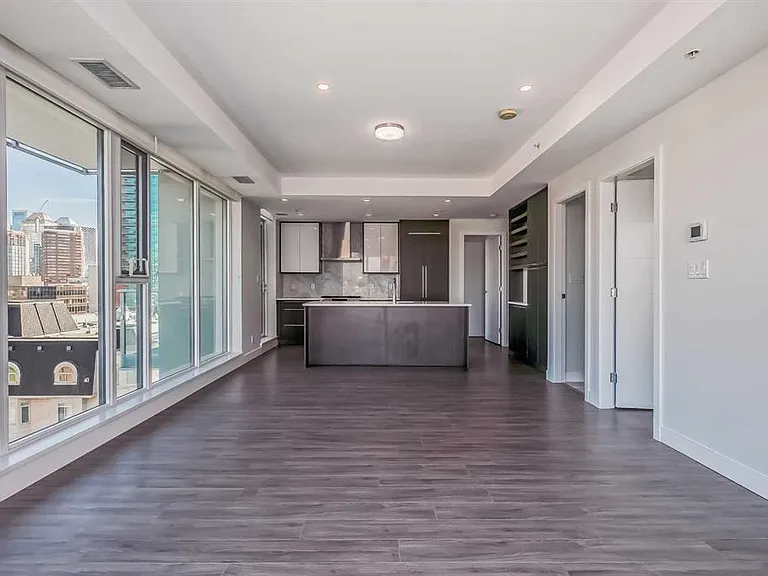 930 16th Ave SW #402 — Photo 5