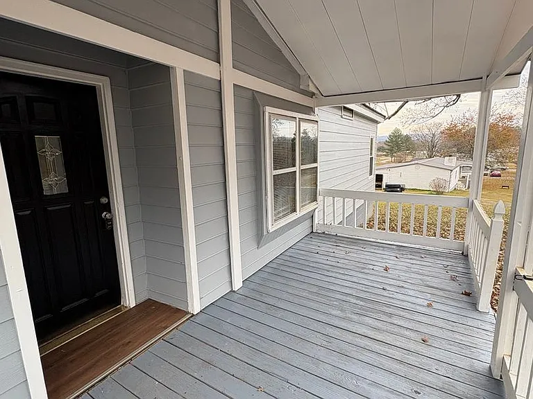 190 Green Acres — Photo 2