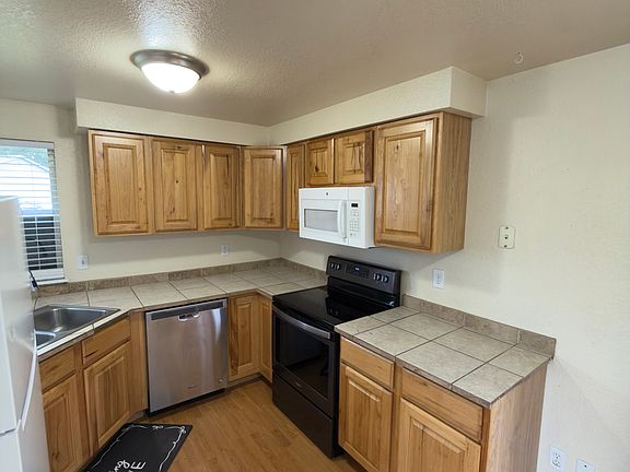 5th image of 724 Edelweiss Ln SE