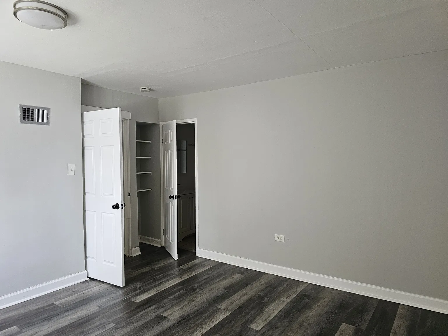 1 bed, 700 sqft, $1,350 — Photo 4
