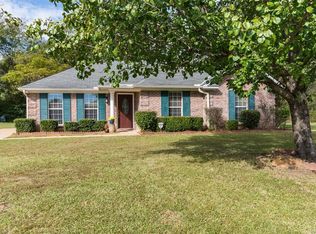 32 Camilia Austin Dr, Wetumpka, AL 36092