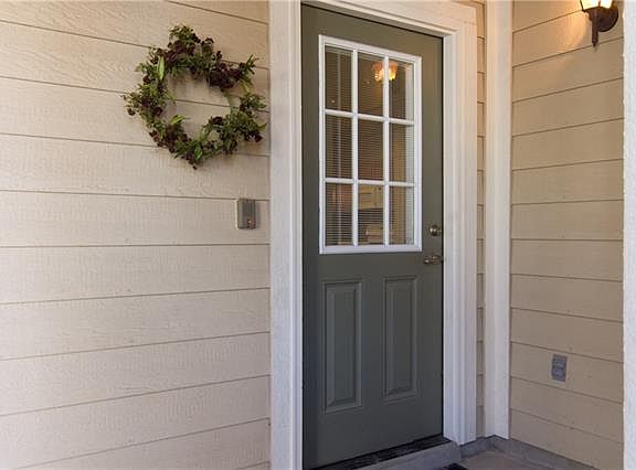 5th image of 121 Portsmouth Dr