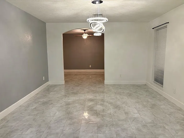 2695 S Woodloch St — Photo 2
