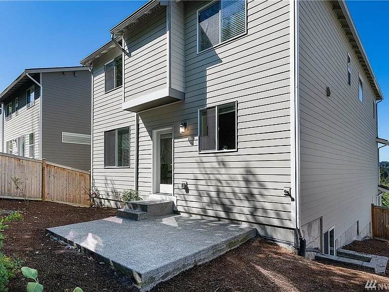 8239 NE 196th St — Photo 34