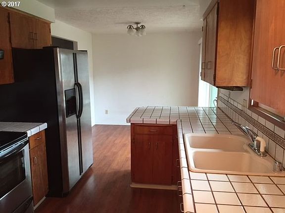 3rd image of 13280 Eastborne Dr