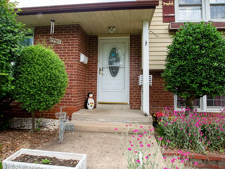 6741 Bostwick Dr — Photo 5